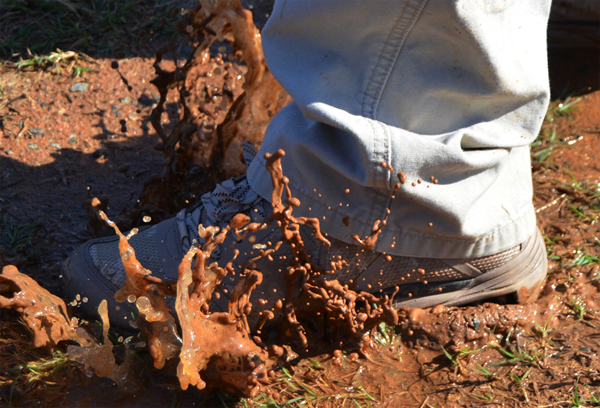 Skydex Battle Trainer Running Shoes in mud